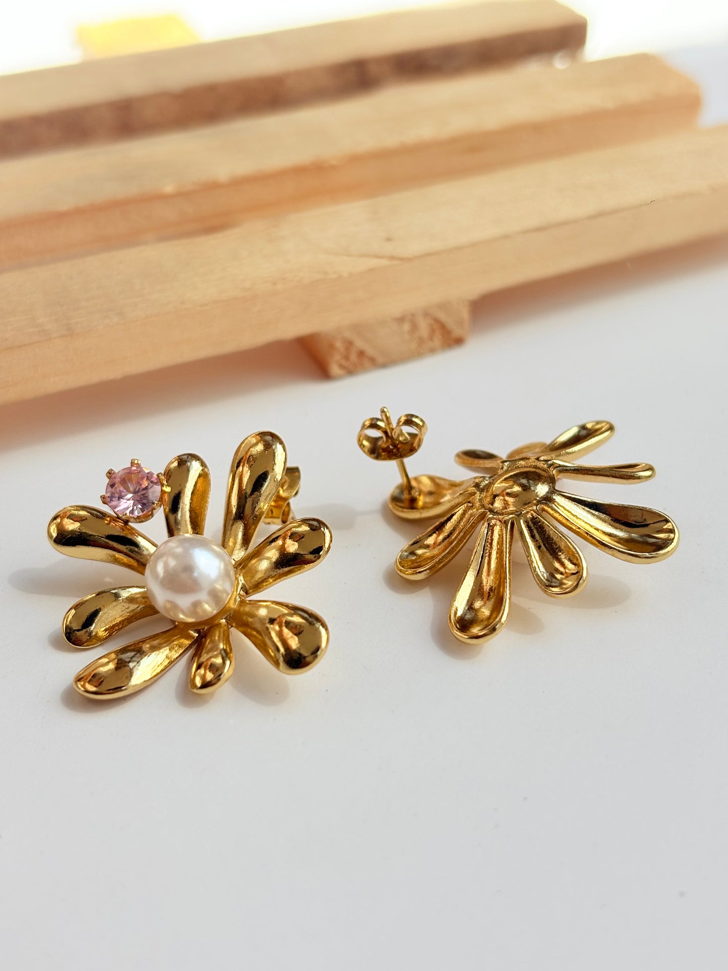 Daisy Pearl Bloom