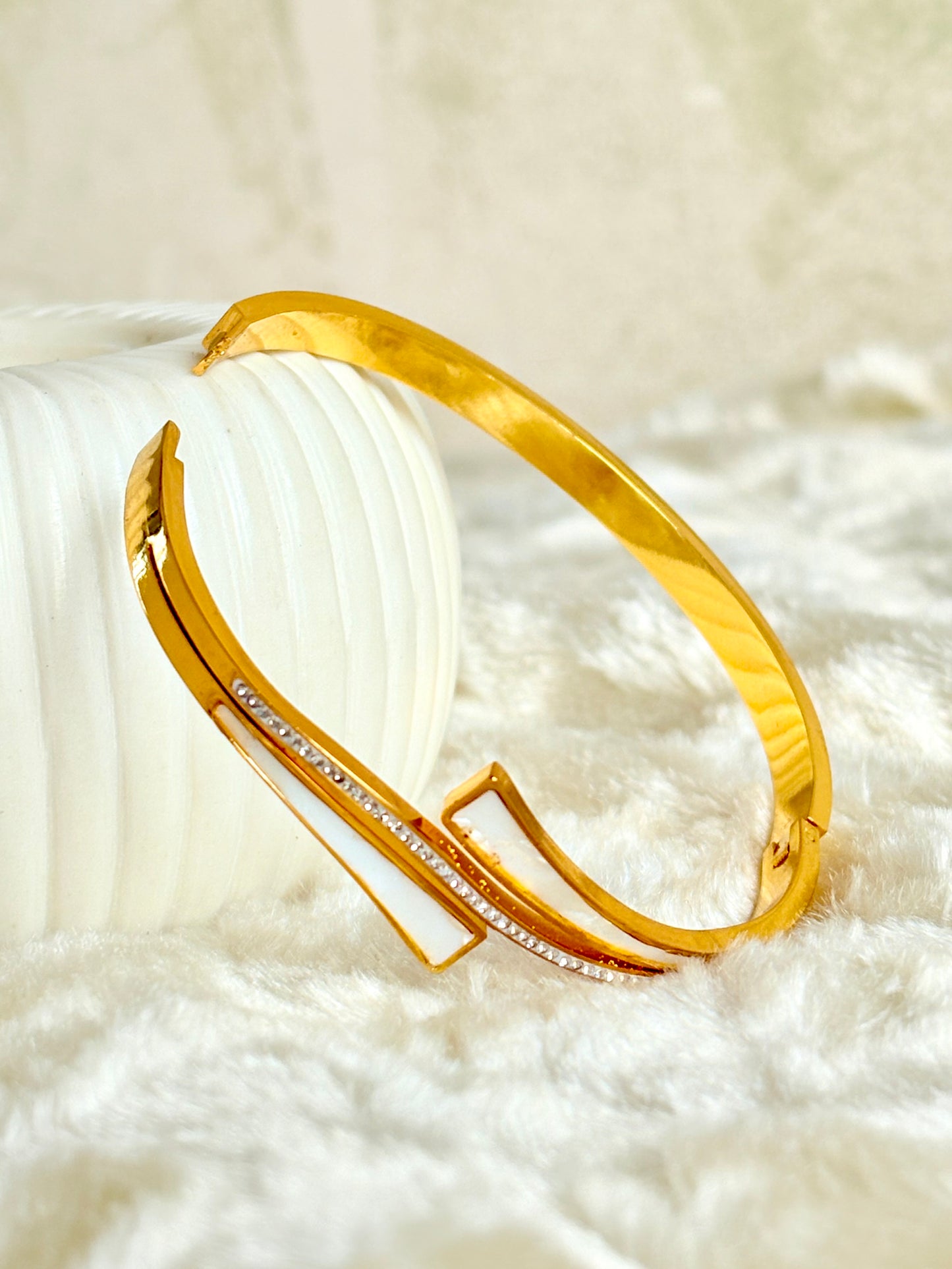 Ivory Luxe Curve