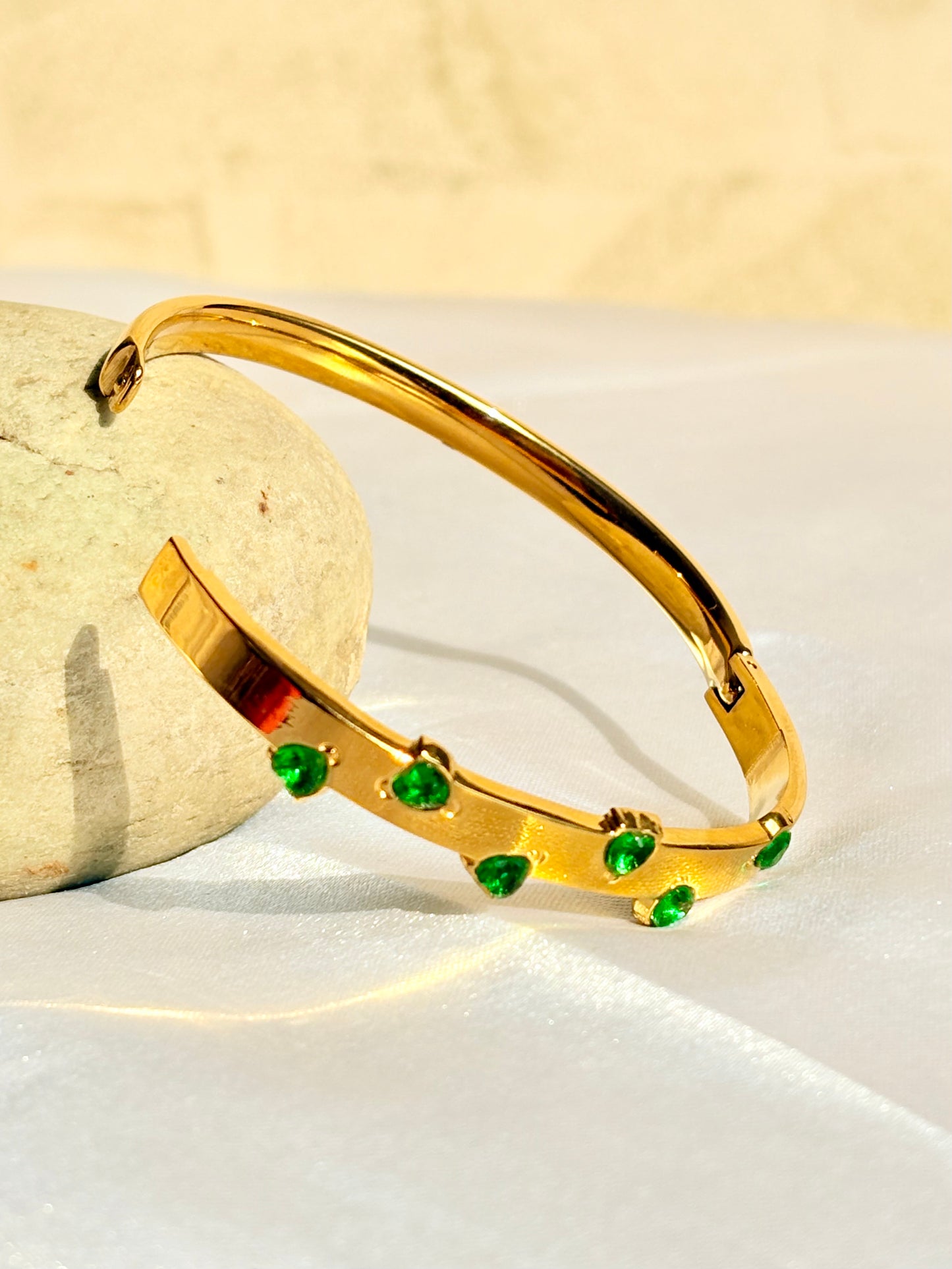 Emerald Heart Line Bracelet
