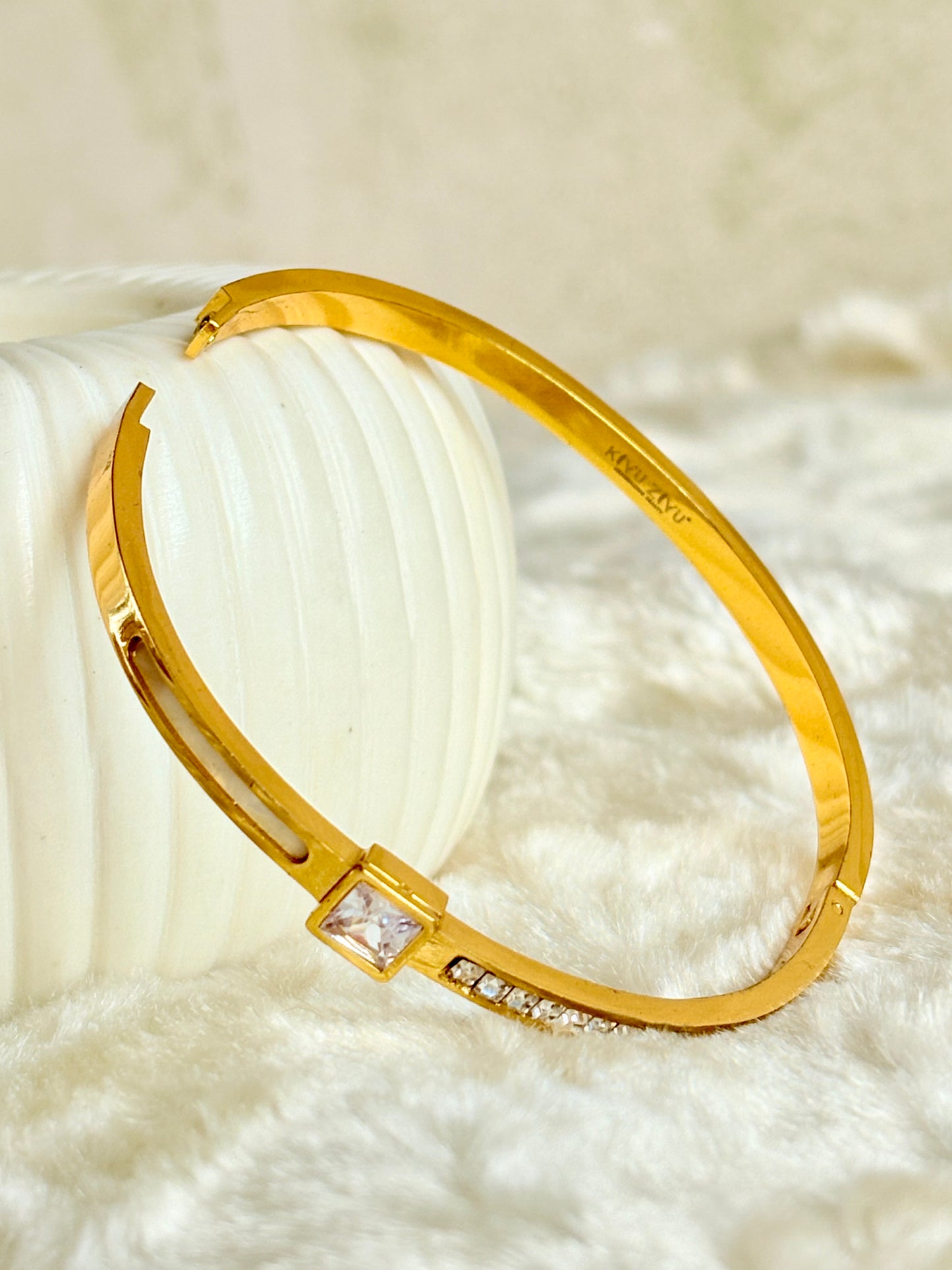 Prism Square Elegance