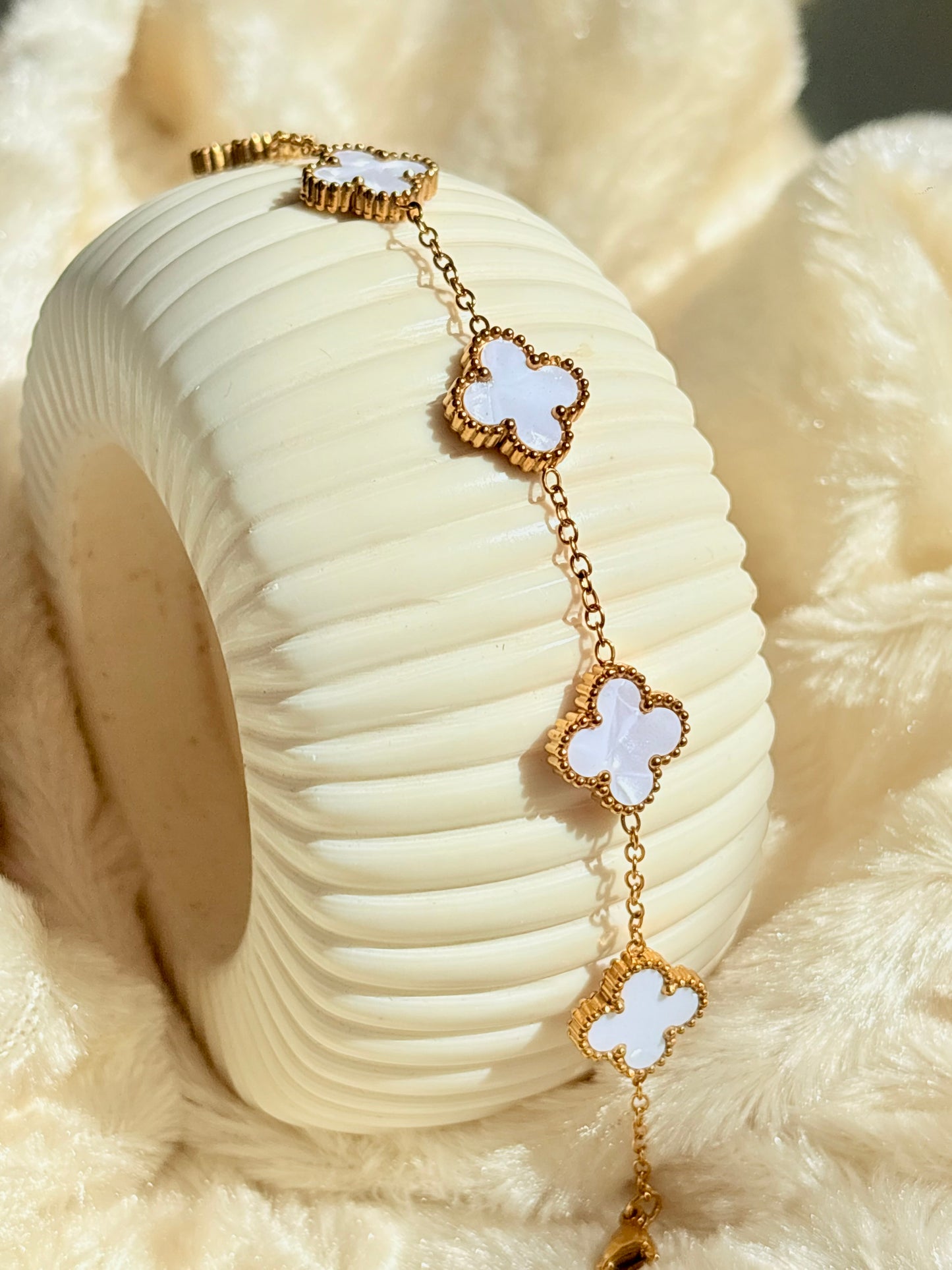 Ivory Clover Elegance Bracelet