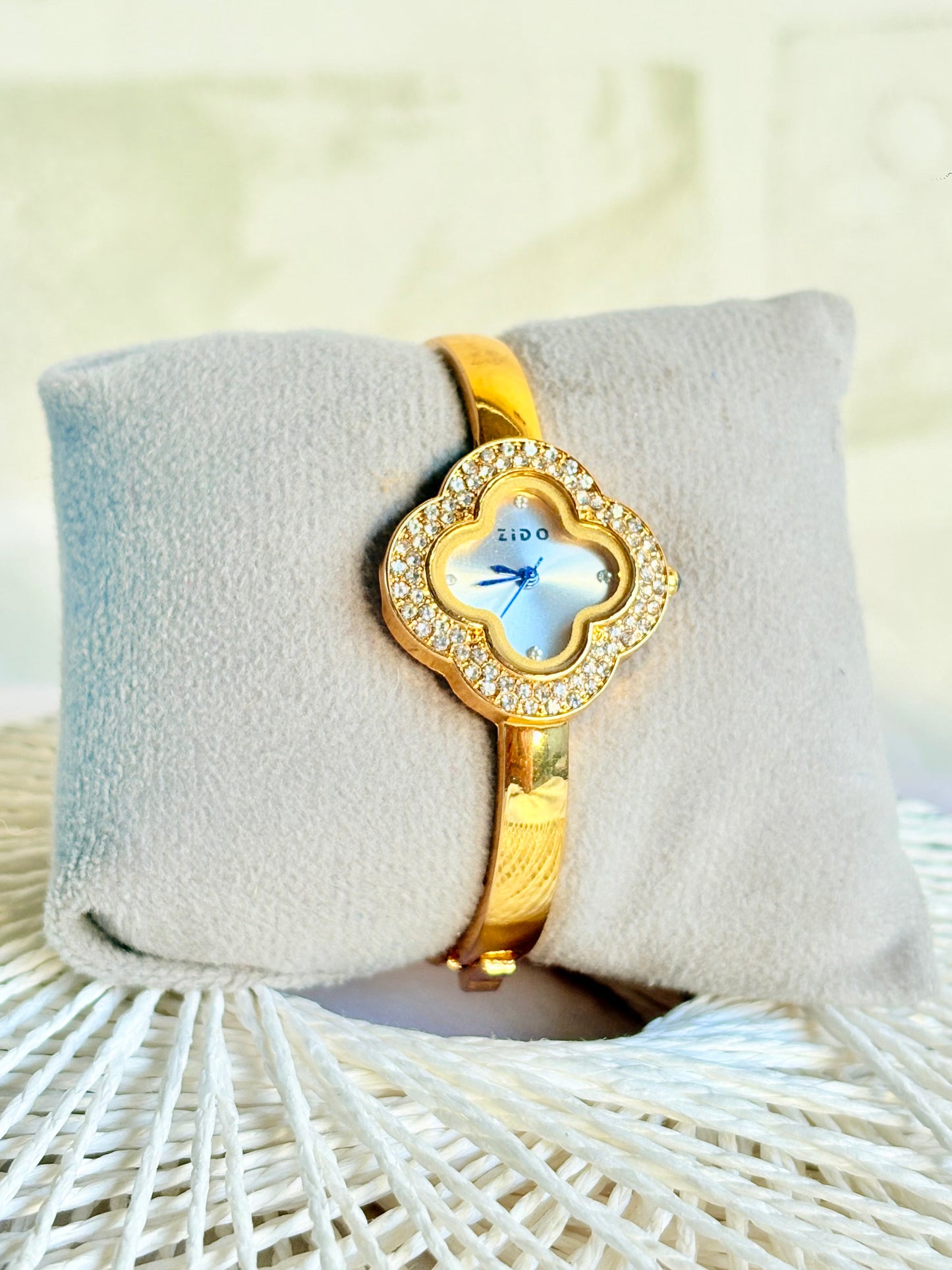 Royal Clover Watch