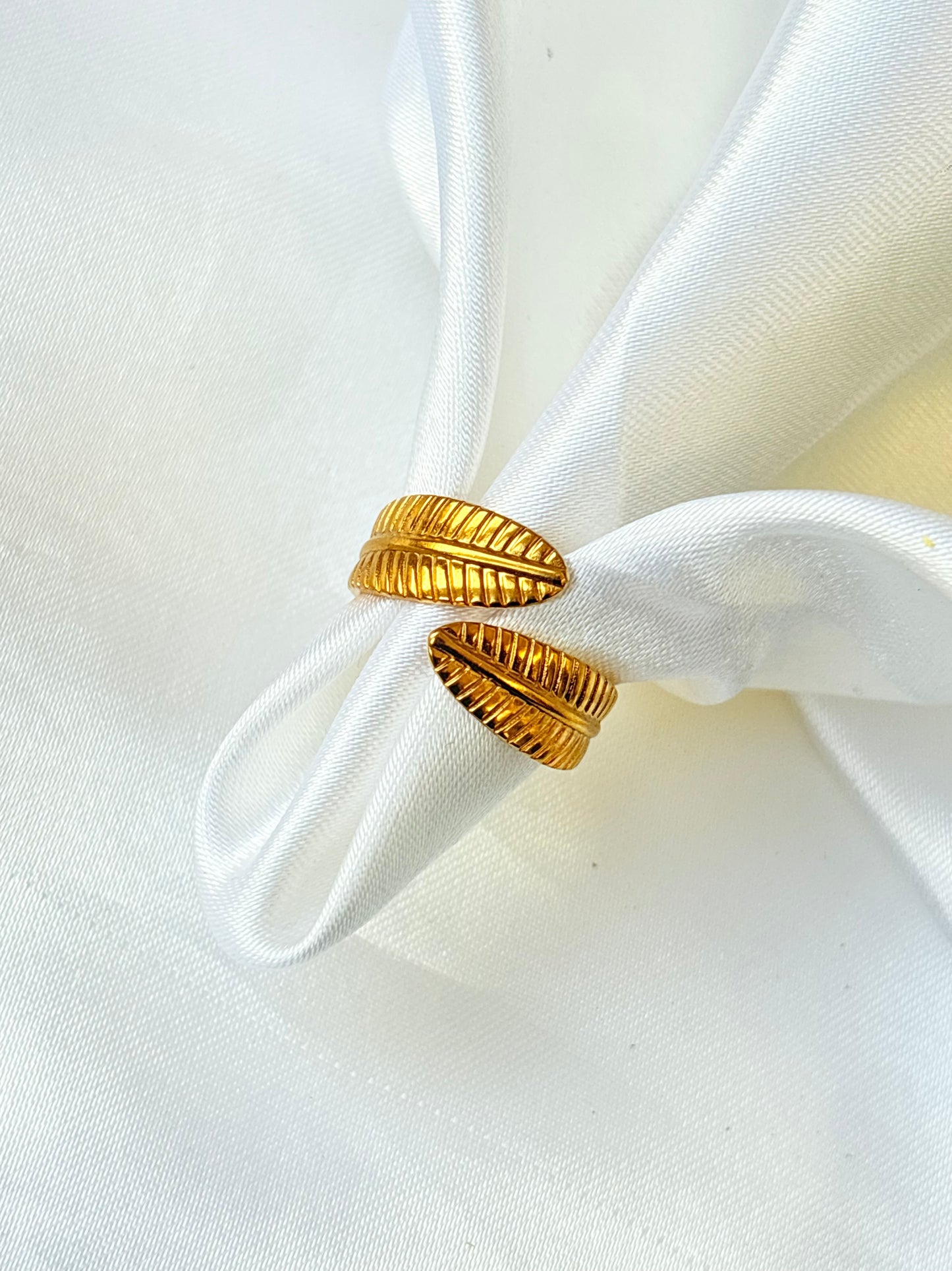 Golden Leaf Glow Ring