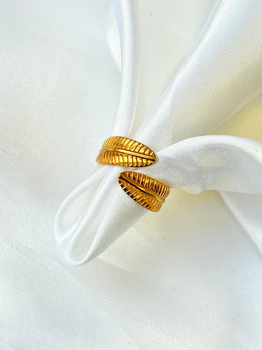 Golden Leaf Glow Ring