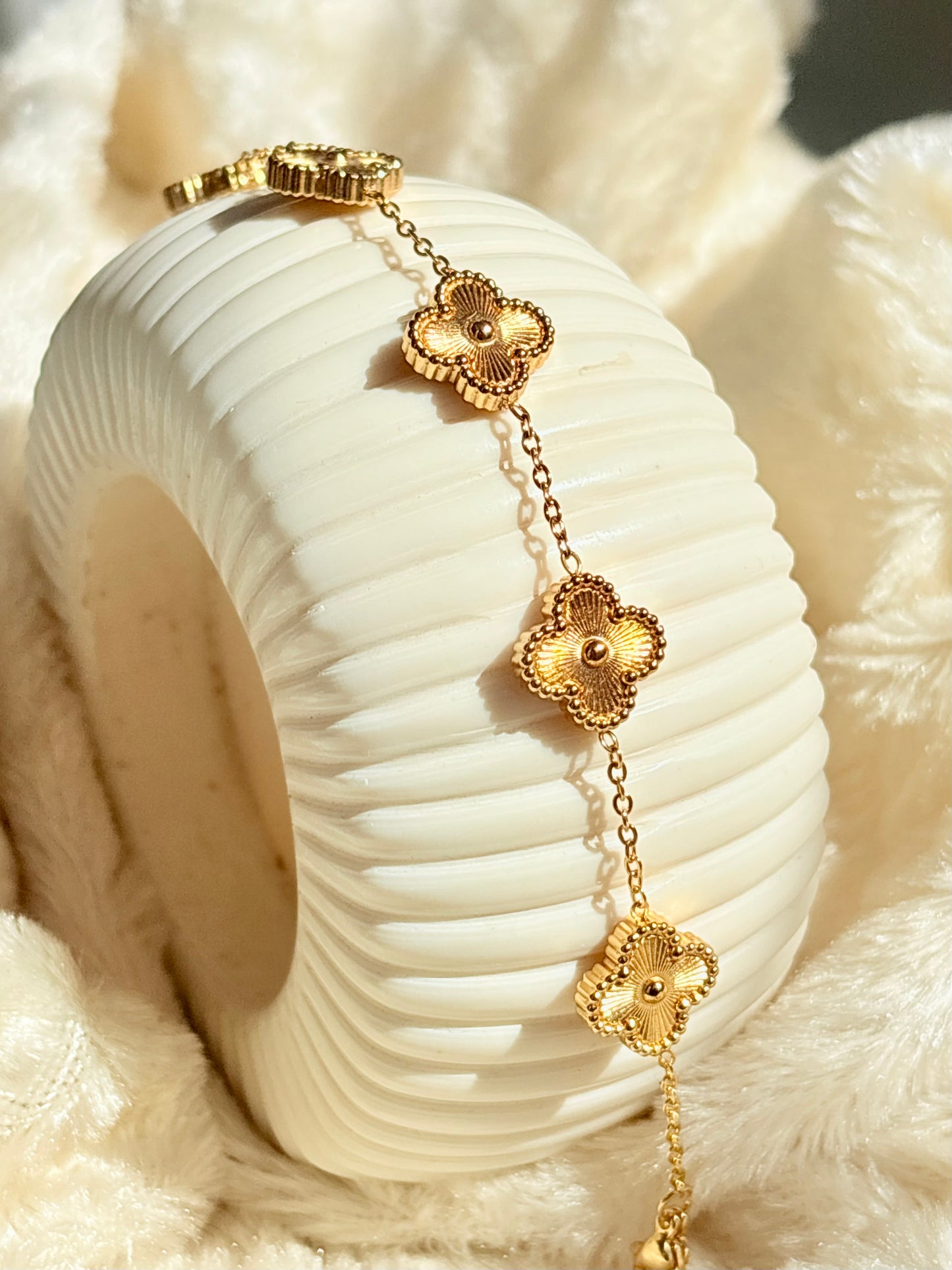 Gold Clover Luxe bracelet