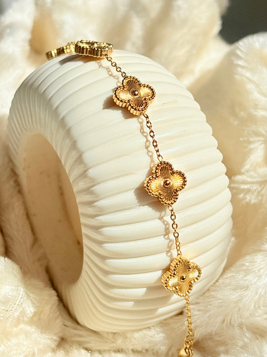 Gold Clover Luxe bracelet