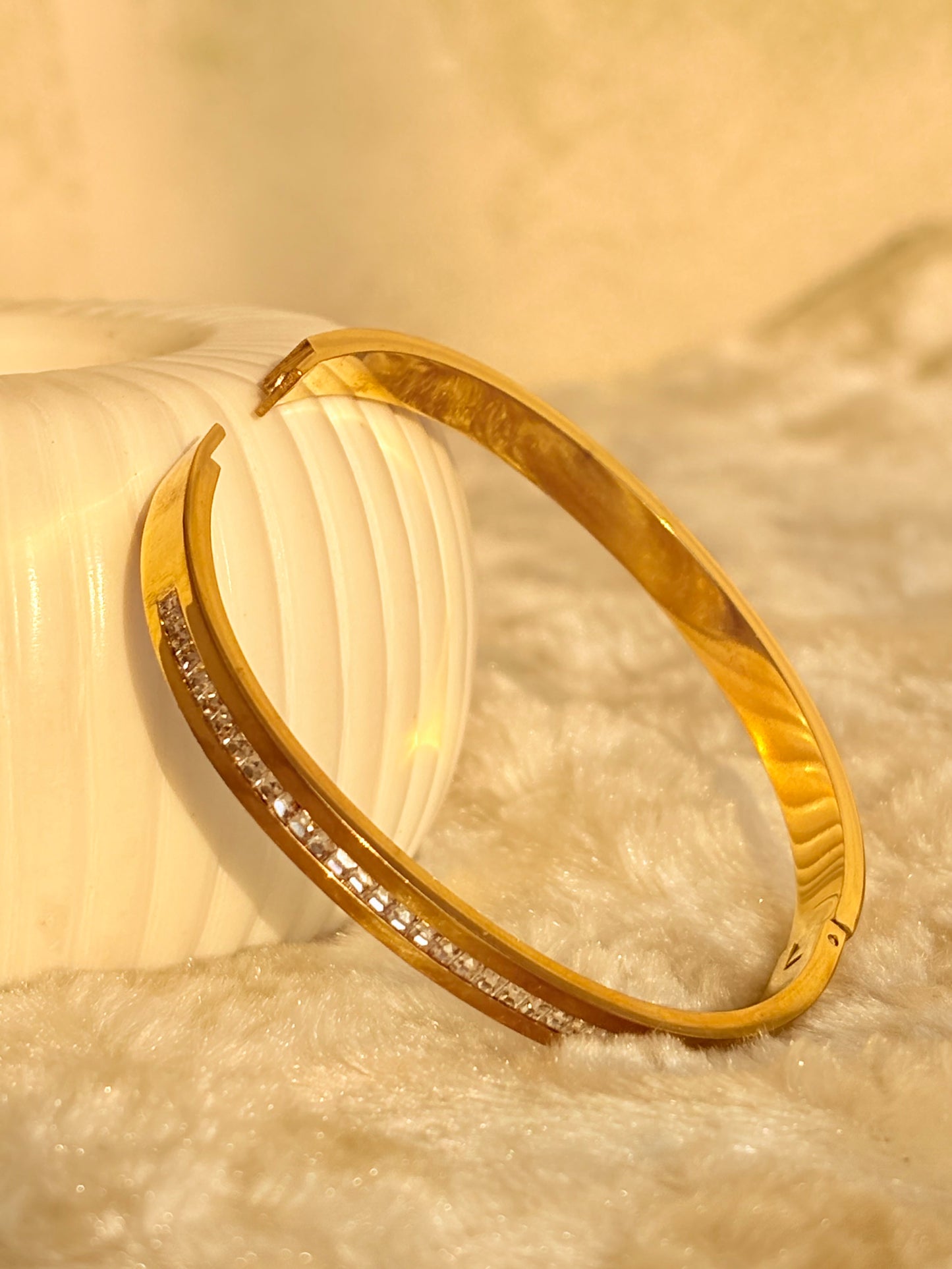 Sleek Shine Crystal Bar