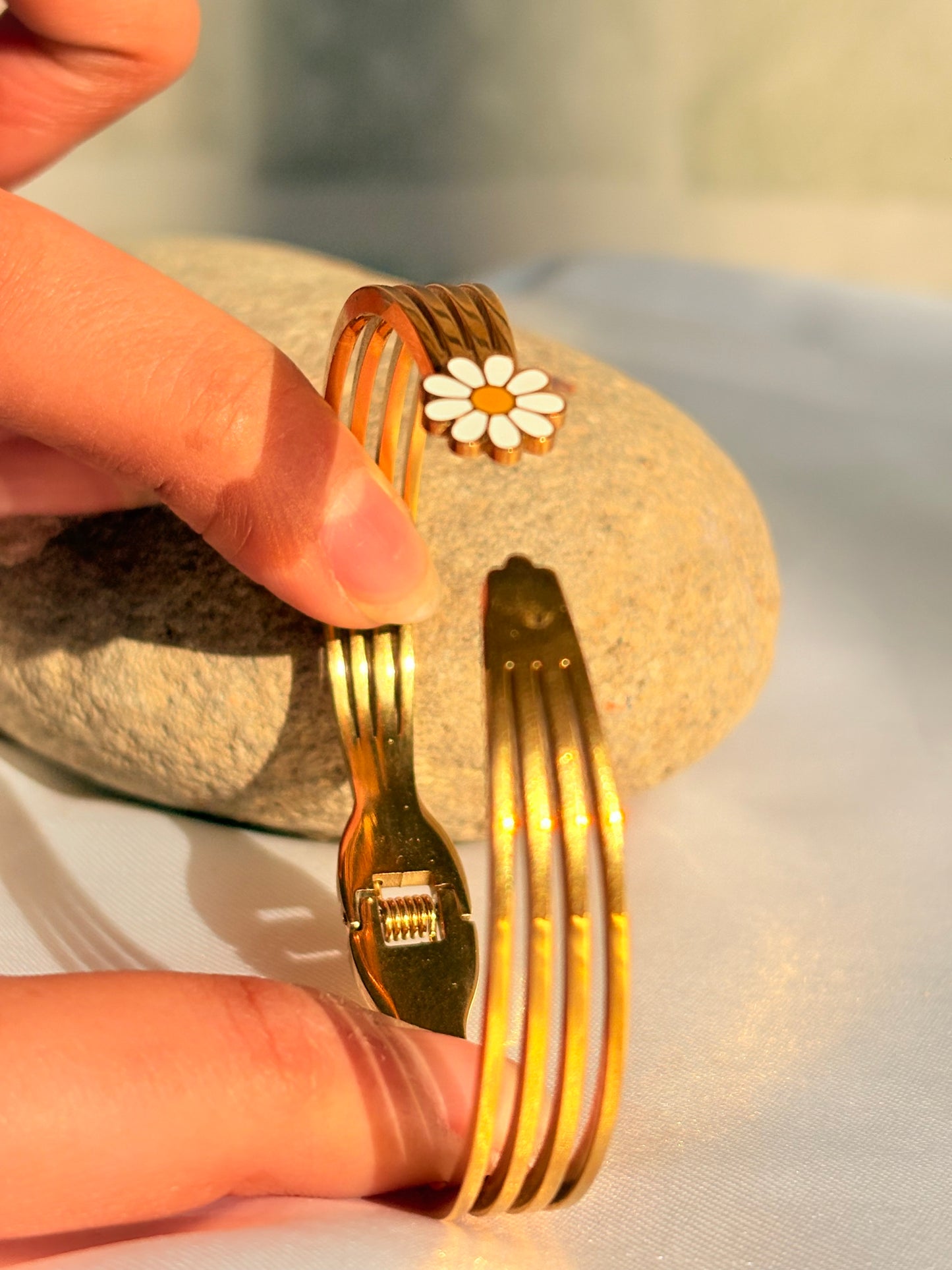 Daisy Glow Elegance Bracelet