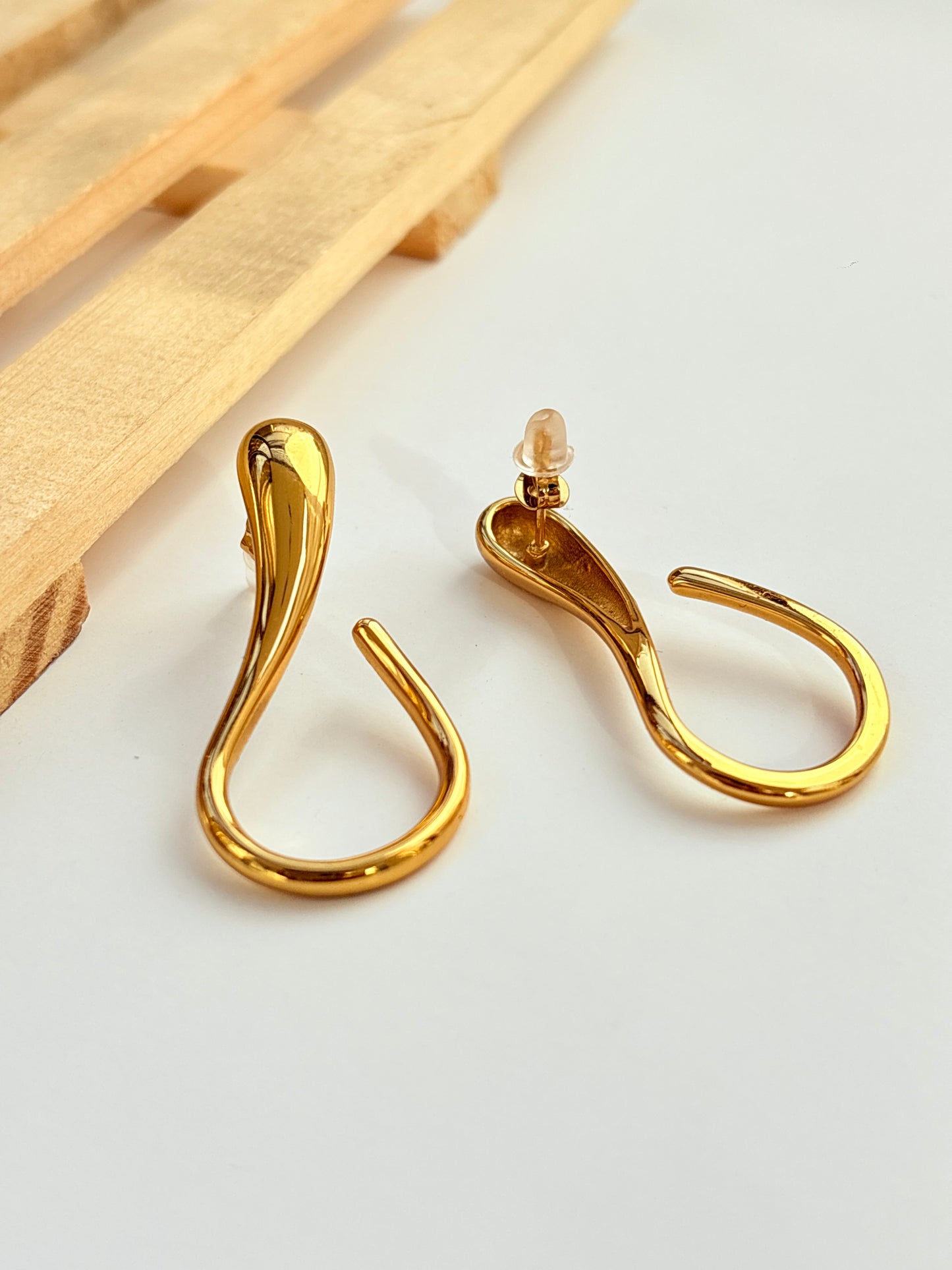 Sculpted Curve Earings