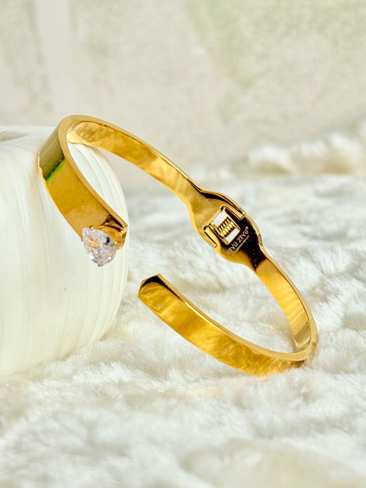 Solitaire Edge cuff