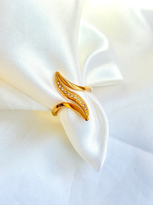 Golden Wave Luxe Ring