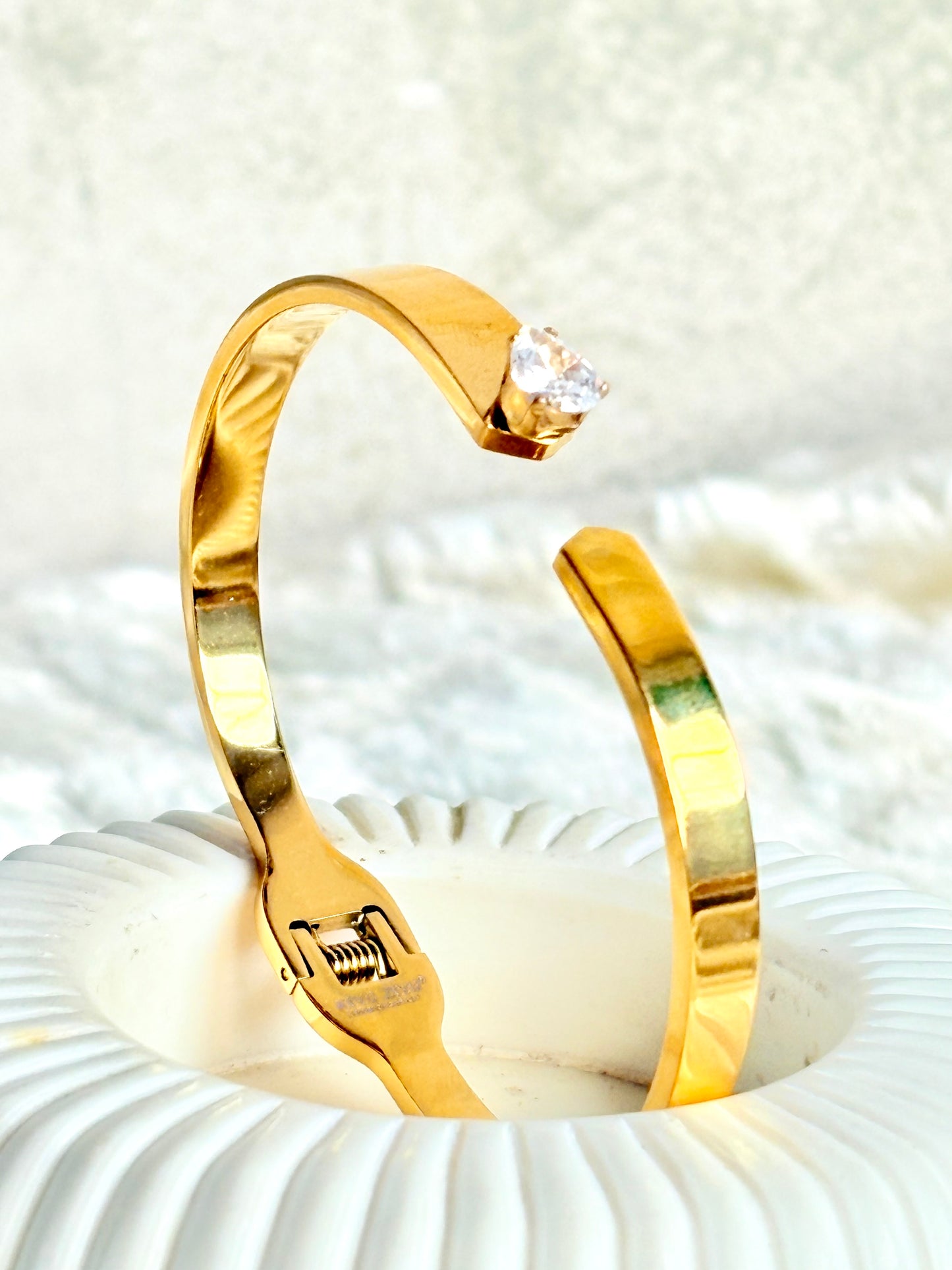 Solitaire Edge cuff