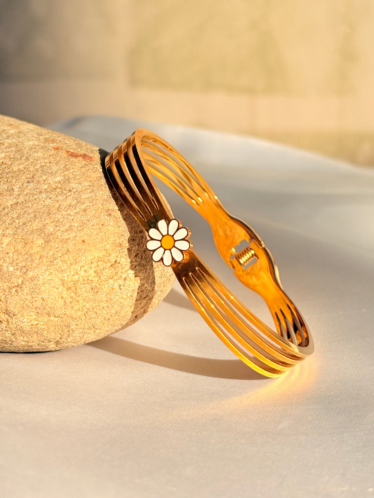 Daisy Glow Elegance Bracelet