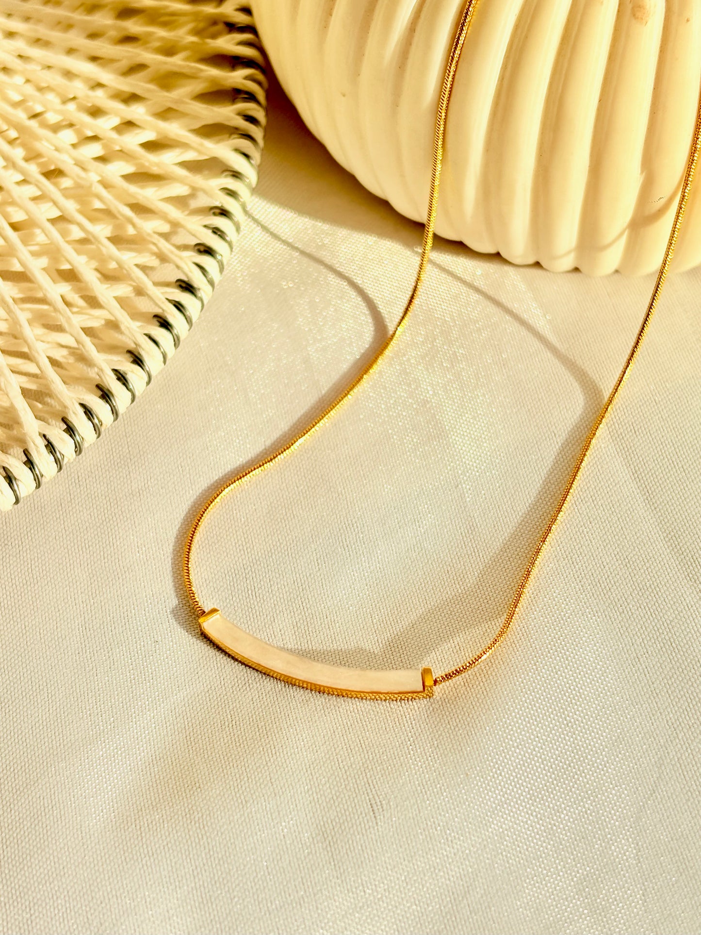Minimal Curve Bar Pendant