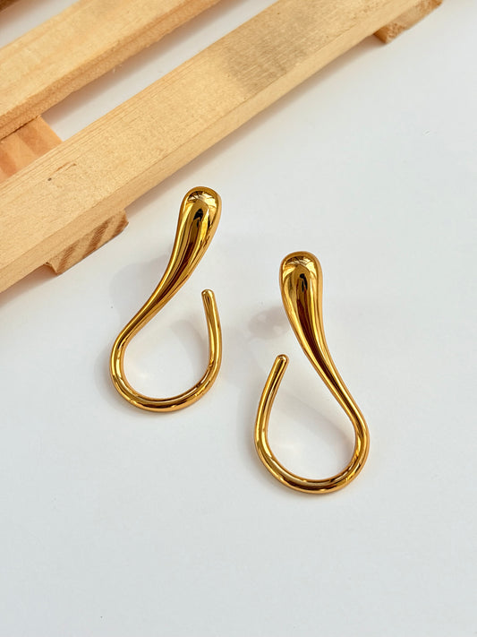 Sculpted Curve Earings