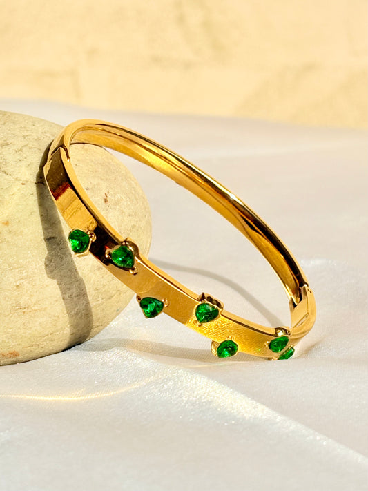 Emerald Heart Line Bracelet