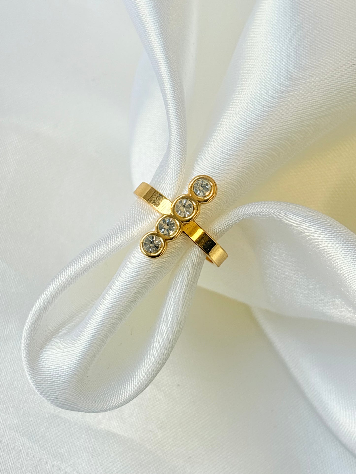Crystal Dot Minimal Ring