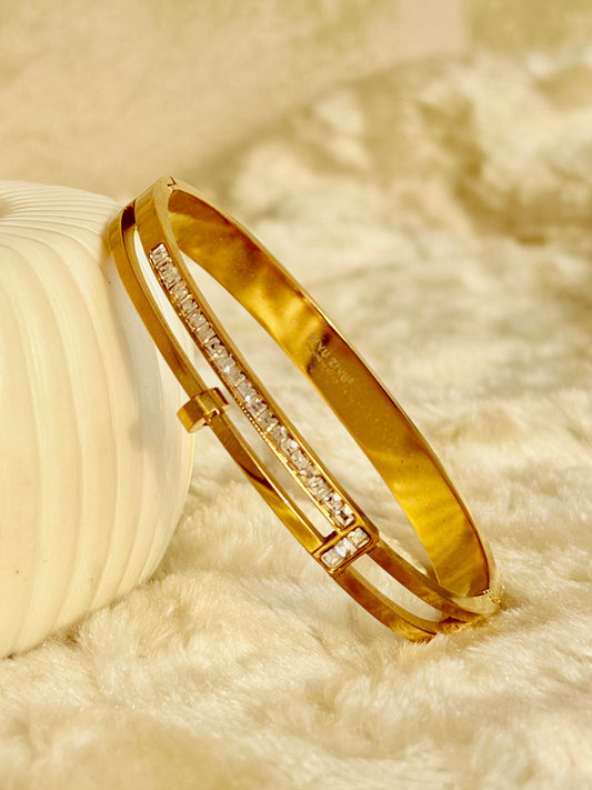 Linear Lock Bracelet