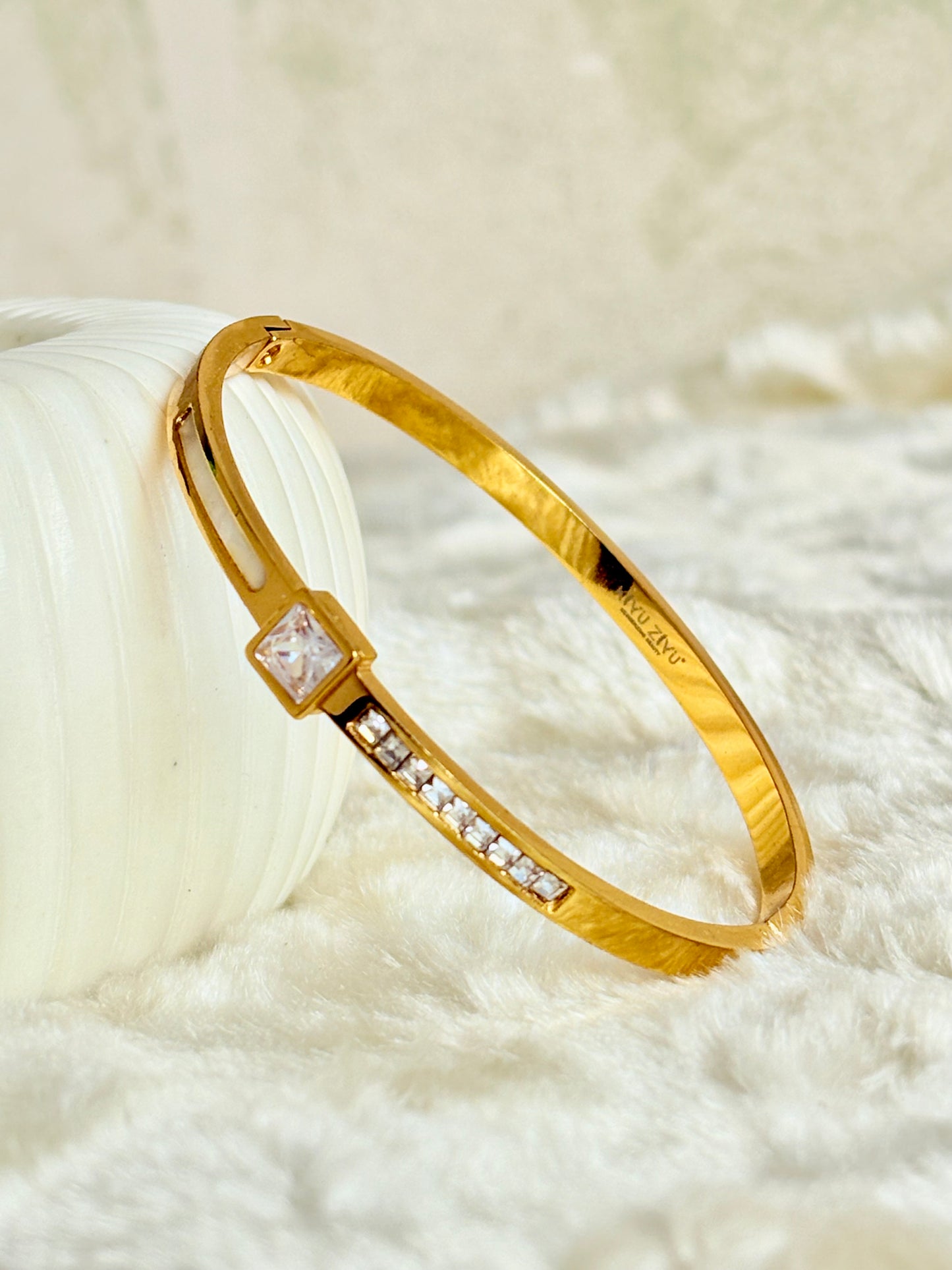 Prism Square Elegance
