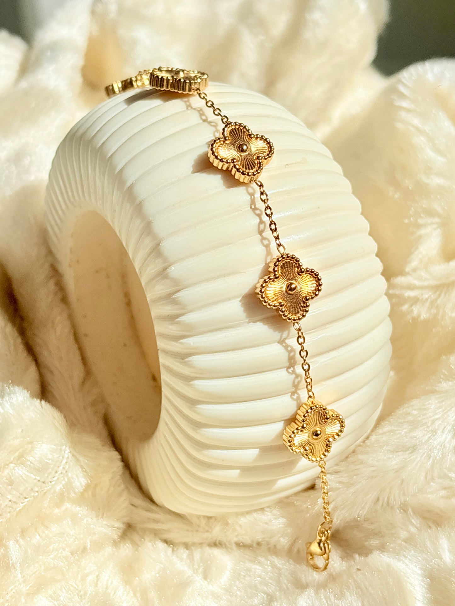 Gold Clover Luxe bracelet