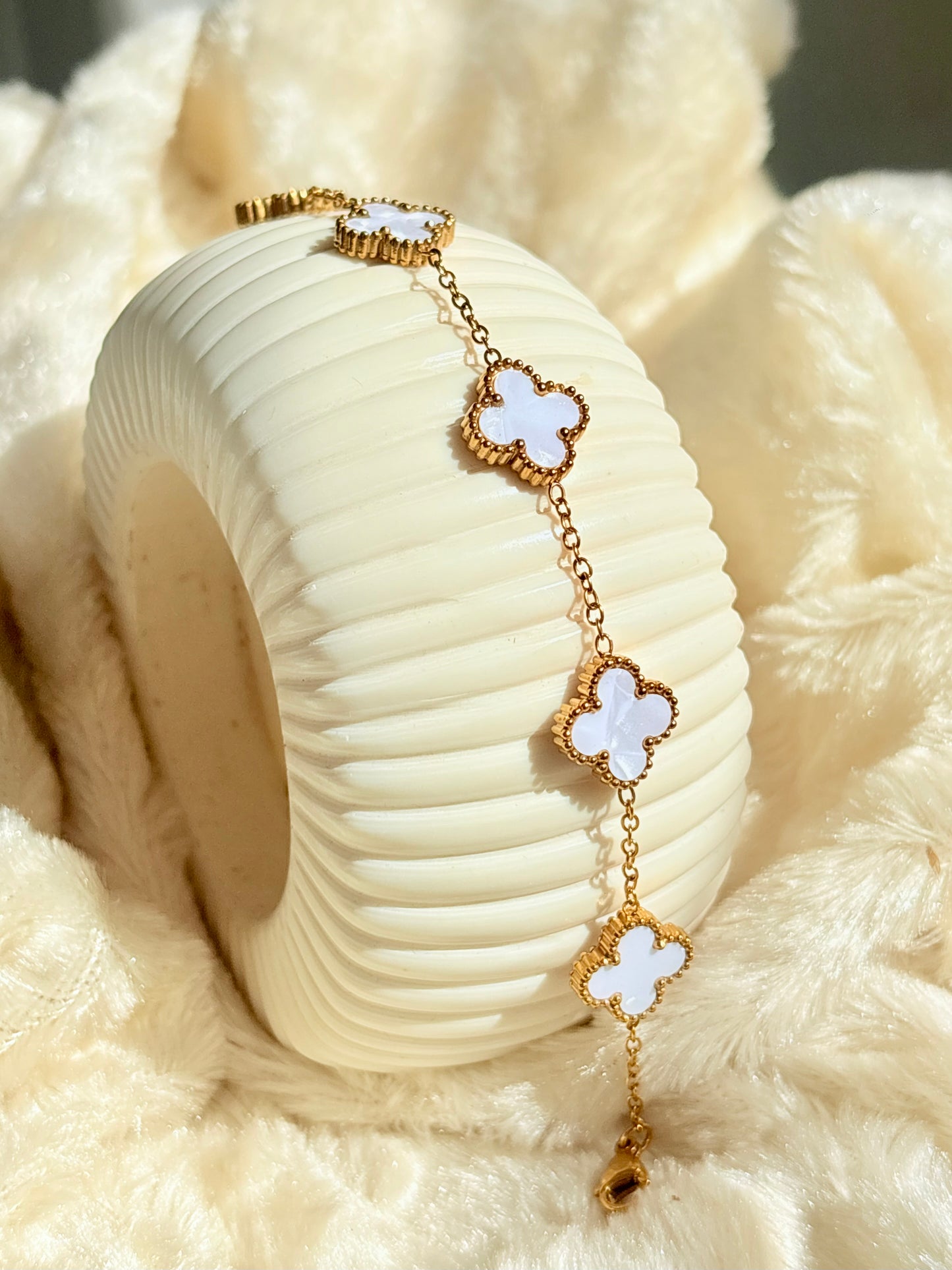Ivory Clover Elegance Bracelet