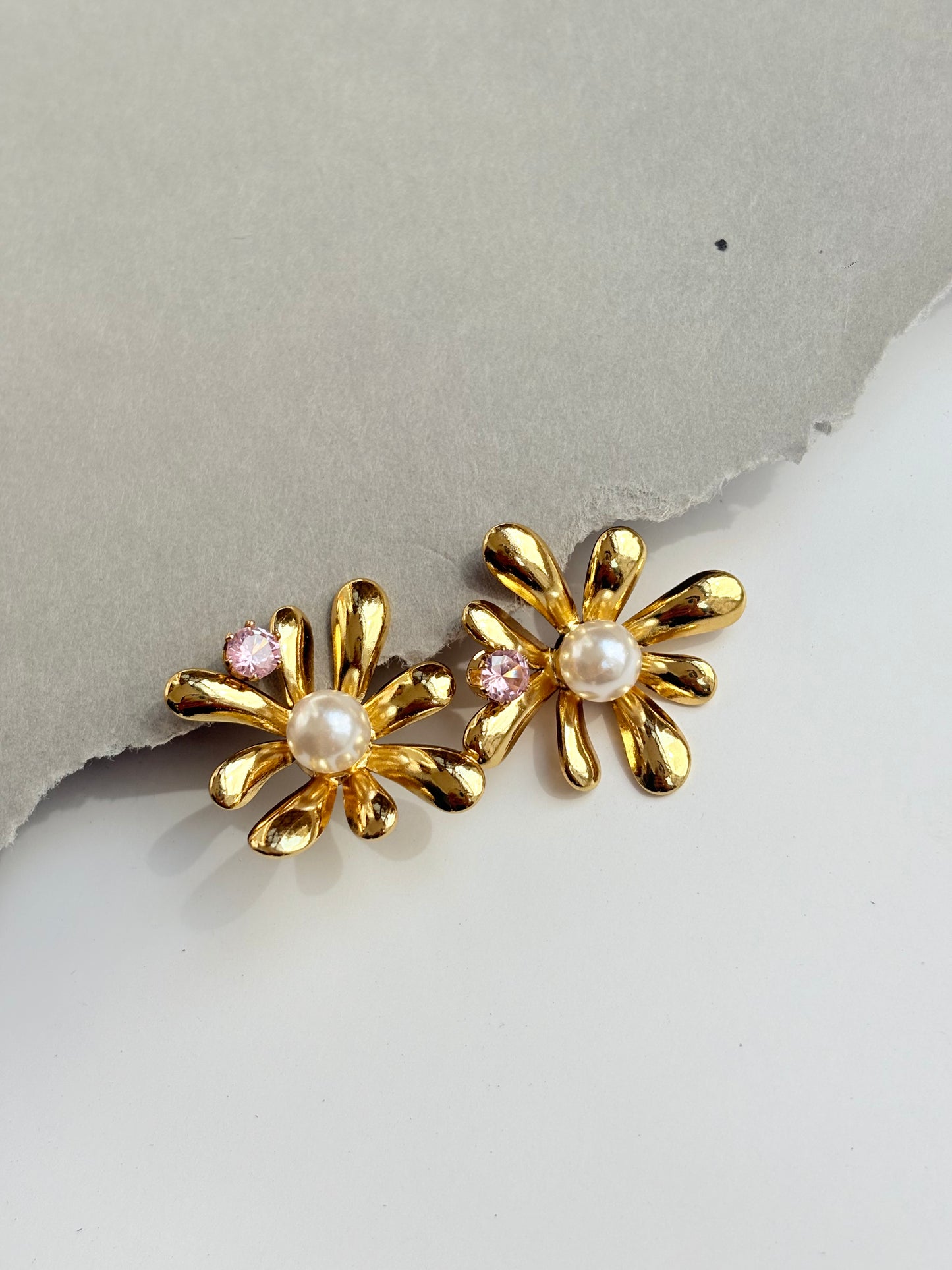 Daisy Pearl Bloom